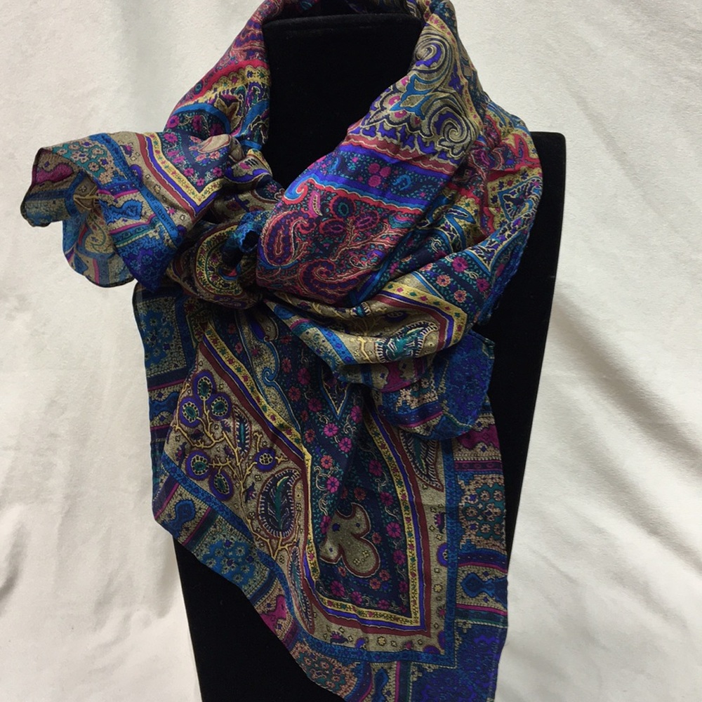 Beautifully Detailed Scarf
